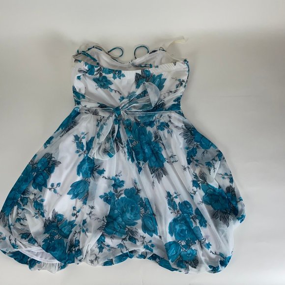 White & Blue Floral Bubble Dress - Picture 4 of 5